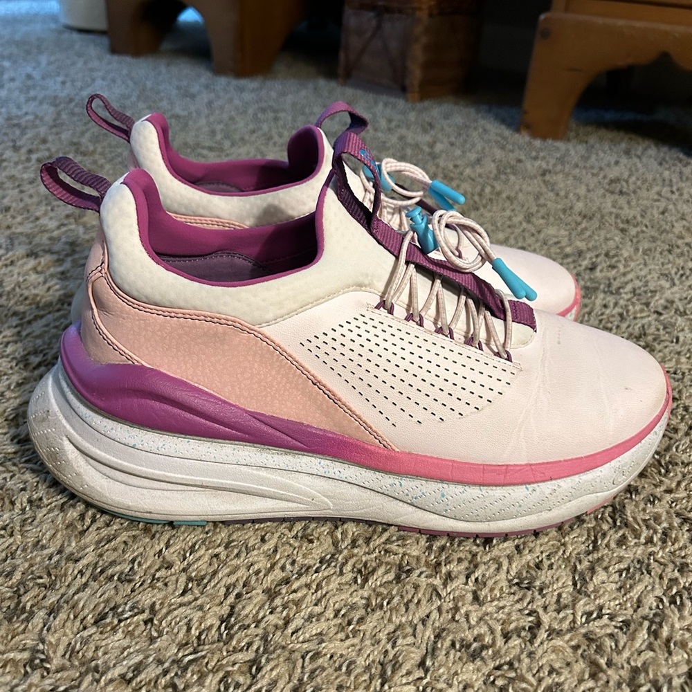 Clove Women's Forte Size W10/M8.5 Fluid and Slip Resistant Healthcare Sneakers
